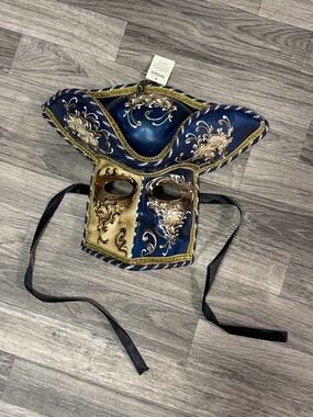 NWT Pier 1 Imports Venetian mask decor piece
